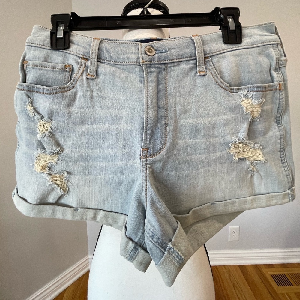 Hollister High Rise Short size 30 cuffed distressed festival concert summer